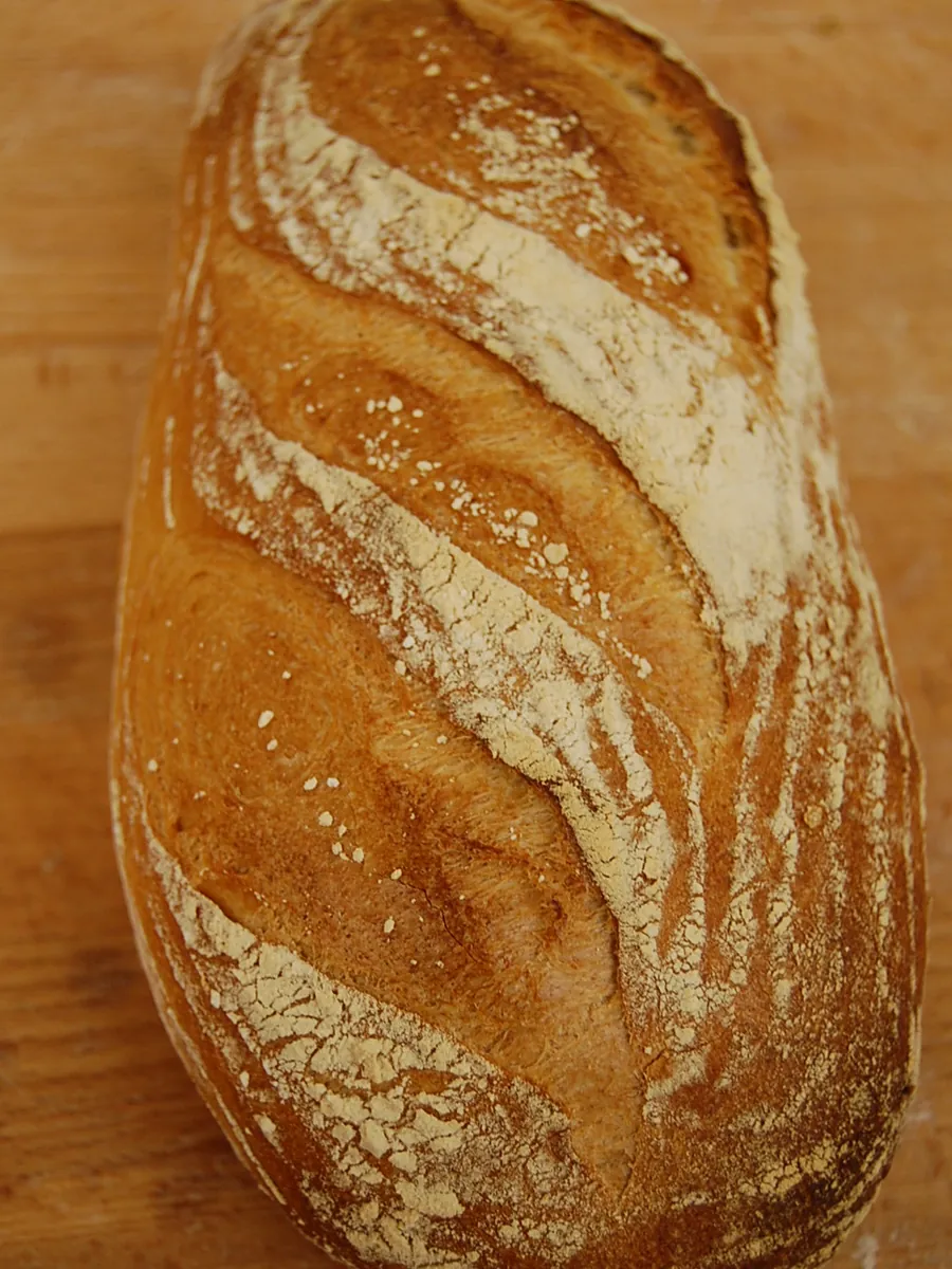 Pain traditionnel mit kräftiger Kruste
